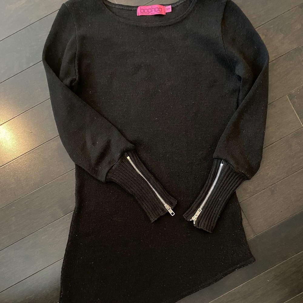 Boohoo Asymmetrical Hem Sweater with Sleeve Zipper Detail